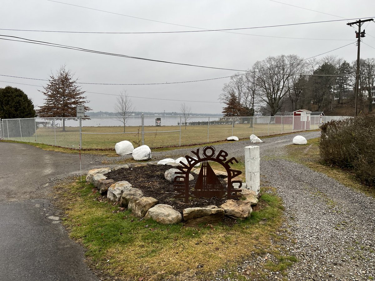 rustinmichael's tweet image. Getting really strong  @zcregger Barbarian vibes at this Airbnb we stayed at the past 2 nights. Located in an off-season lake community. Completely dark when we pulled in. Boarded up houses in the light and scary basement door included. Basement door clutter for protection.