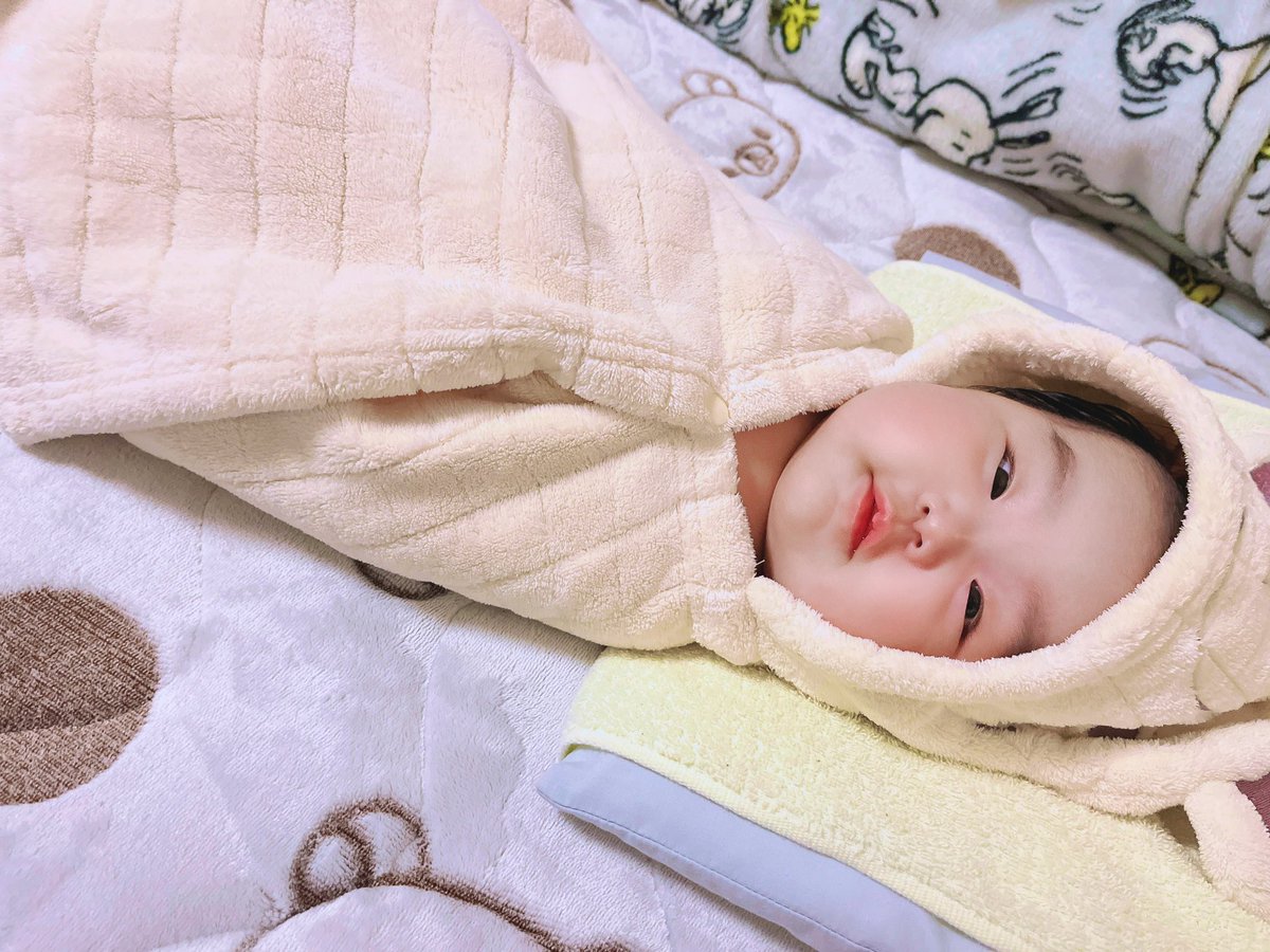 naoonet's tweet photo. 𝗛𝗮𝗽𝗽𝘆 𝗡𝗲𝘄 𝗬𝗲𝗮𝗿•*¨*•.¸¸♬
べびちゃんと初めてがたくさんでこれからも楽しみ🥰
はぁ…かわいい…🫠 https://t.co/IXU1c5wJuJ