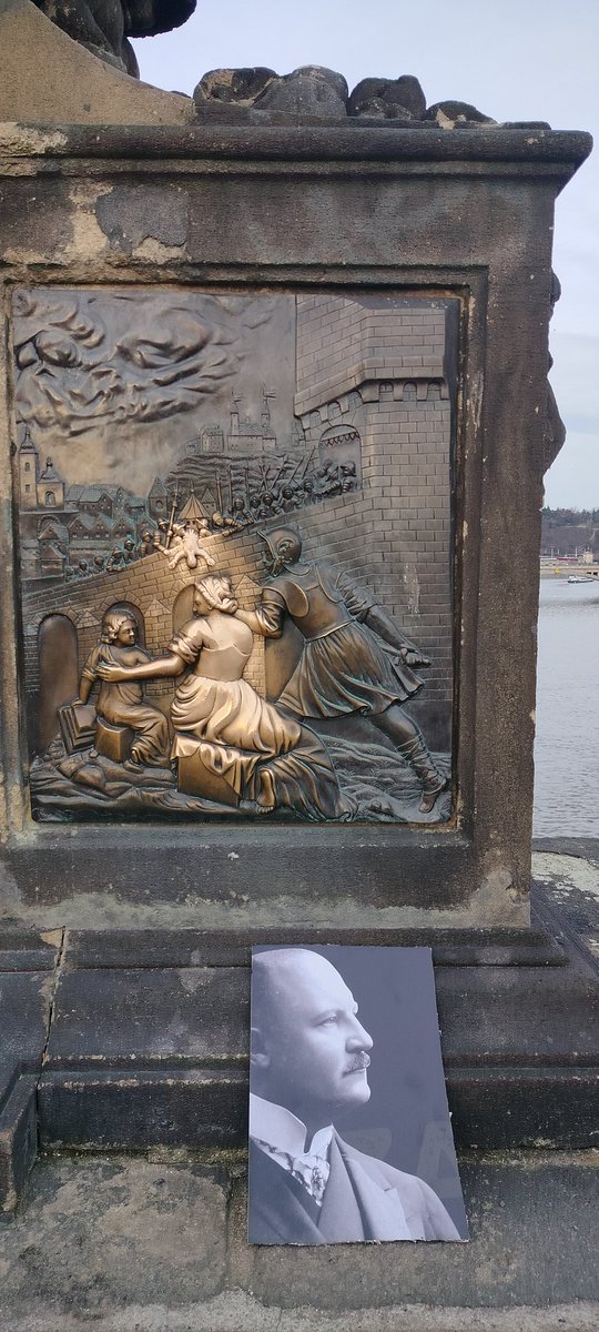 DedekMadden's tweet photo. Na Nový rok se svým klubem na tradiční Novoroční procházce s @odborpratel #HSOP. Historie, kultura, tradice, paměť. 
= SK Slavia https://t.co/WSjB4kLh83