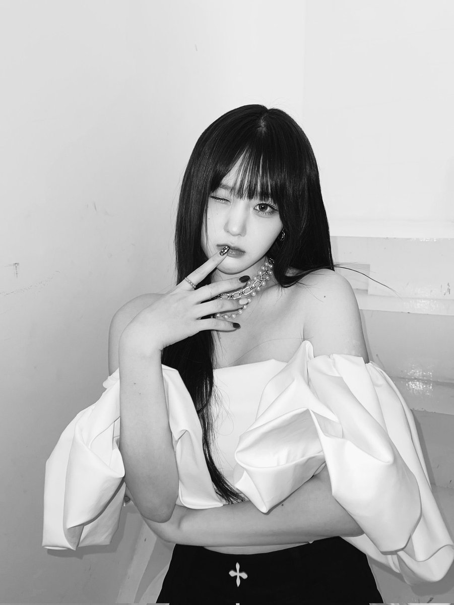 chaehyun1st's tweet photo. the way i screamed when i saw this https://t.co/q4tEwT7Ab0