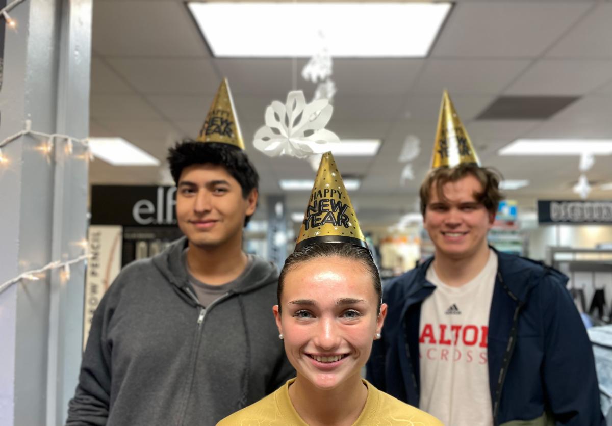 DSbookstore's tweet photo. Happy New Year from the DSC Bookstore!! 🥳🥳 https://t.co/VP289Y2nVJ
