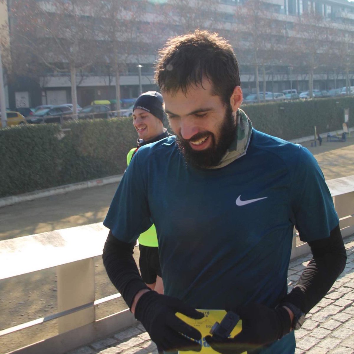 sermaraton42's tweet photo. Un par de fotos 2022 para despedir un año duro, de desafios y enseñanzas. Esto sigue. Feliz comienzo para todos ✨🎉 https://t.co/VzVHcrlOJT