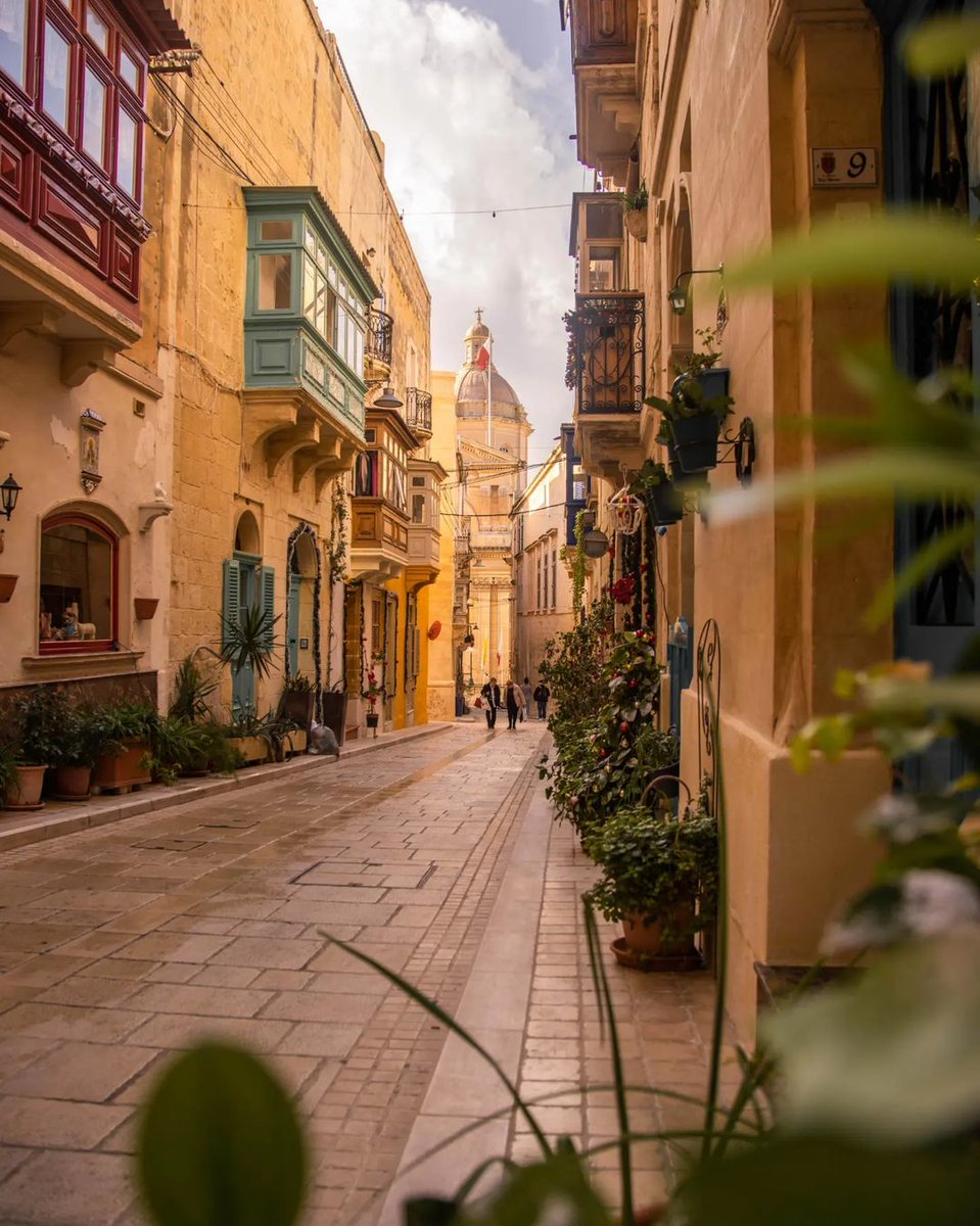 A new year but still our beautiful Malta. Here's to 2023!❣️ 

📸  bit.ly/3Iabttw ✨ 

#malta #travel #visitmalta #newyear #lovemalta #maltagram #history #culture #europe #balconies #streetphotography #maltalovers