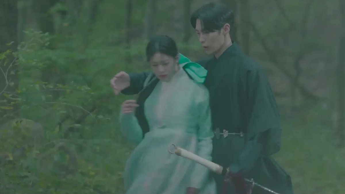ramblingsofafan's tweet photo. "Remember, only I am allowed to come this close to you." - Possessive husband/lover Jang Uk to the love of his life
#AlchemyOfSouls2Ep9
#AlchemyOfSoulsS2 #AlchemyOfSouls2Ep8 #AlchemyOfSouls #LeeJaeWook https://t.co/wa87GaGH1U