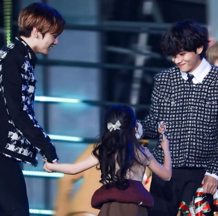 sultrykookvie's tweet photo. #taekookau a/b/o where alpha Jungkook returns to Seoul after eleven years, with a failed music career, a broken marriage and an eight year old daughter.

He takes over his dad's company, except he has no clue what he's doing. 

Thankfully Tae is there to help him out. https://t.co/mG3HK5NUn9
