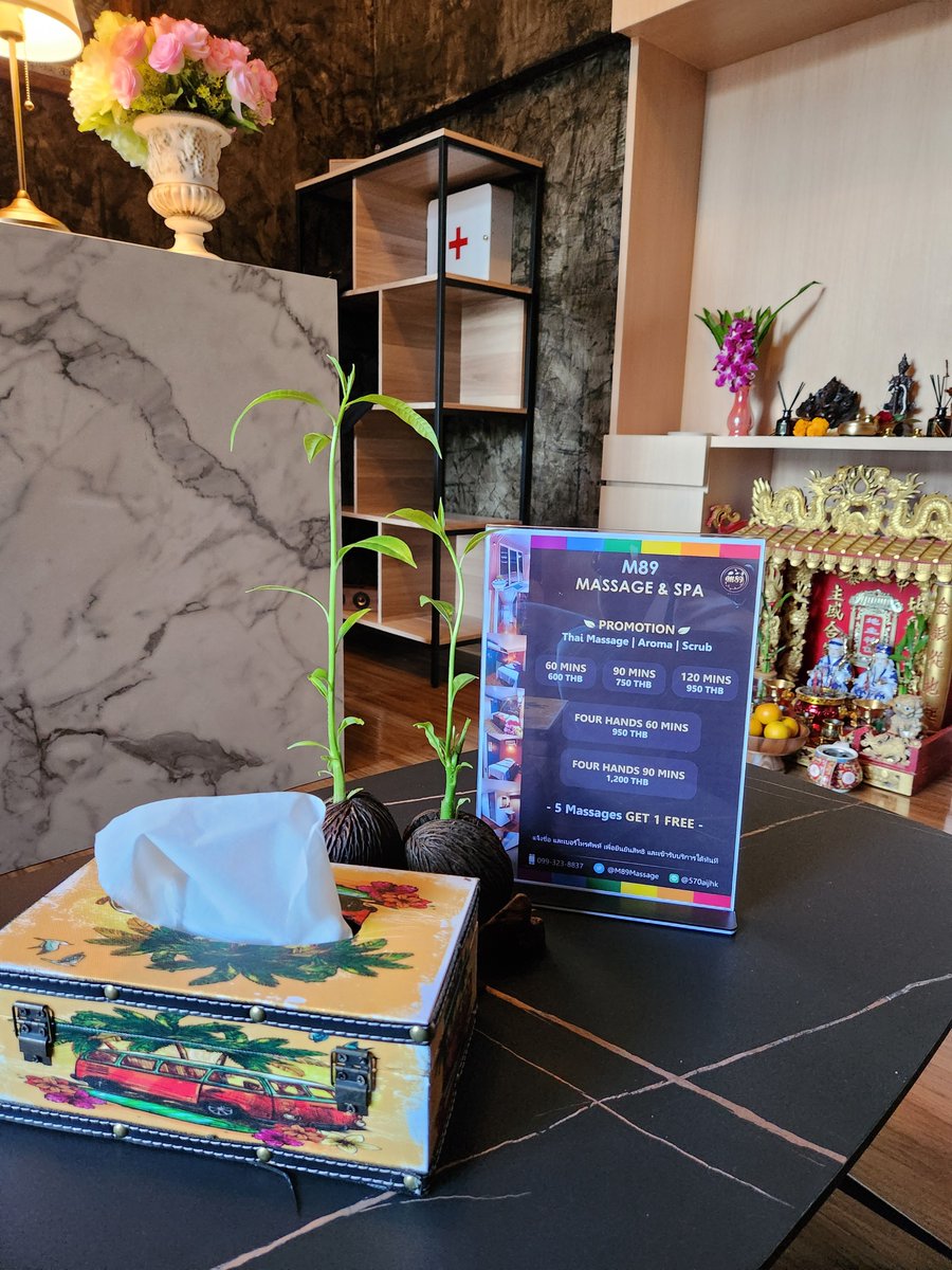 ShunJou's tweet photo. ร้านก็อยู่ในซอยลาดพร้าว 15 แยก 1 เดินทางไม่ยากเลย ร้าน M89 Massage ร้านจะอยู่ริมถนนในซอยเลย หน้าร้านจะติดฟิลม์มืด ๆ หน่อย พอมาถึงก็เปิดประตูเข้าไป ร้านก็ตกแต่งสวย ถือว่าค่อนข้างดีเลย น้องรีเซฟชั่นก็เรียกน้องวุธให้เอาน้ำมาเสิร์ฟ แล้วก็ให้เราเปลี่ยนรองเท้า นั่งรอเตรียมห้องแปปนึง https://t.co/eOo4Y9G4WU
