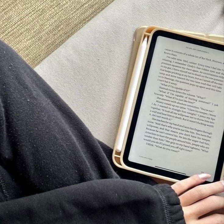 judeduarty's tweet photo. 𖥻 livros lidos em 2023
  
                — a thread: 

“Um leitor vive mil vidas antes de morrer. O homem que nunca lê vive apenas uma.”
               George R. R. Martin https://t.co/Jml9rboC1r