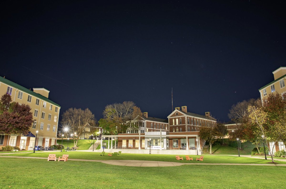 UNewHaven's tweet photo. New year, new opportunities. Welcome, 2023! Happy New Year, Chargers. #UNewHaven #ChargeHome #HappyNewYear https://t.co/Tn8tSkFz0F
