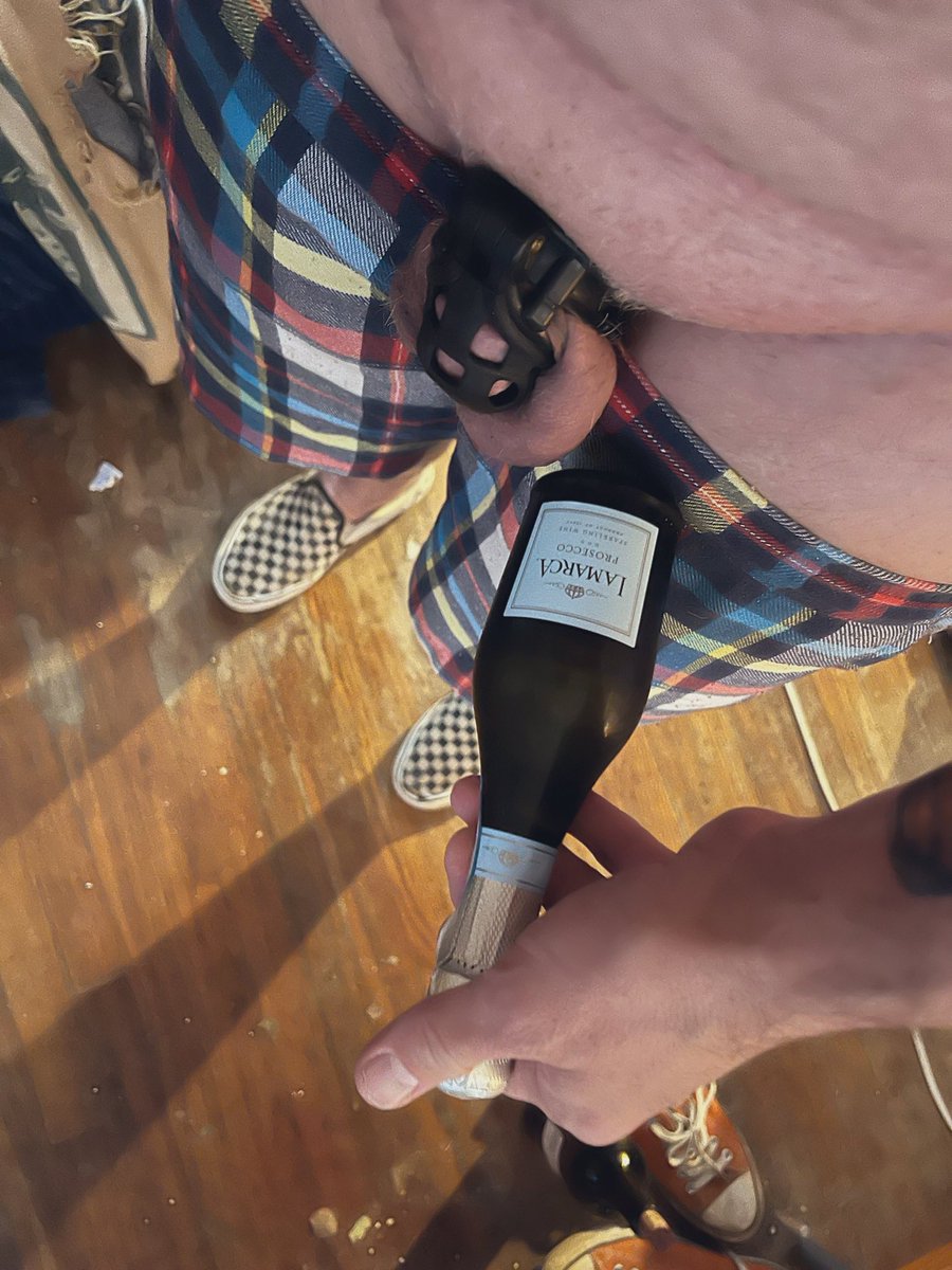LockedAtl's tweet photo. Little dicks get little bottles of Prosecco 🥂 https://t.co/r6LEHEODSx