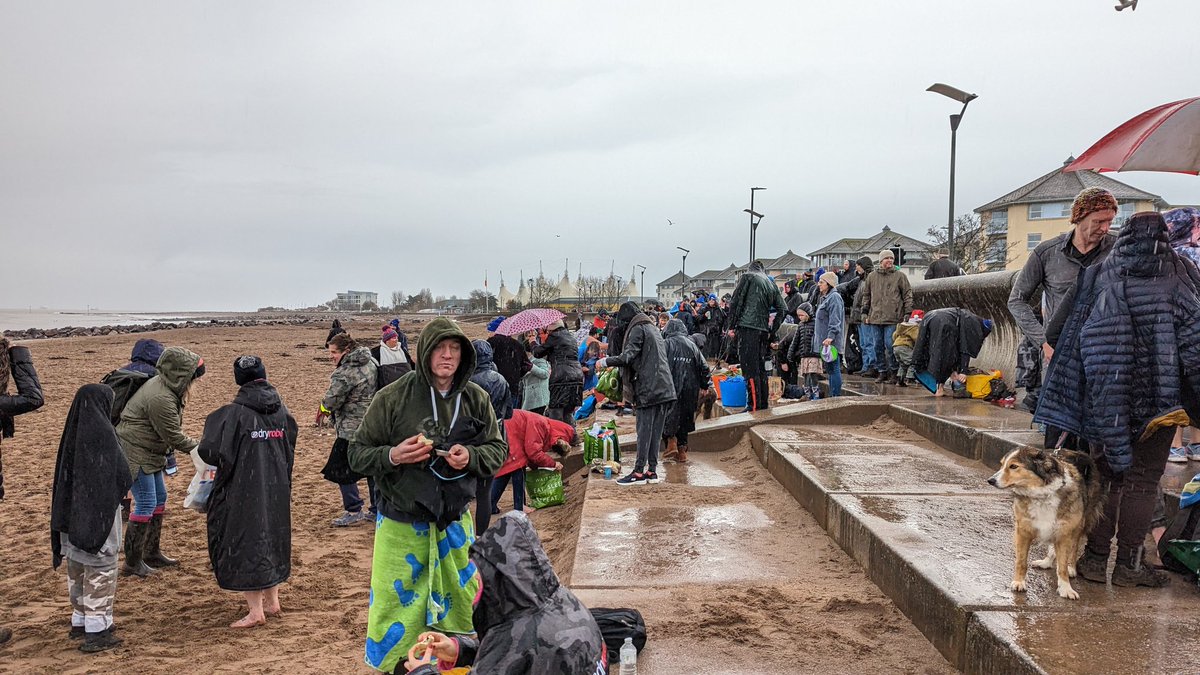 st_marg's tweet photo. Well done to all our dippers! You braved the cold waters on Minehead beach and all for an amazing cause. We cannot thank you all enough for taking part and supporting St Margaret's Hospice 🌻🏊 https://t.co/5JrmpVJFdB