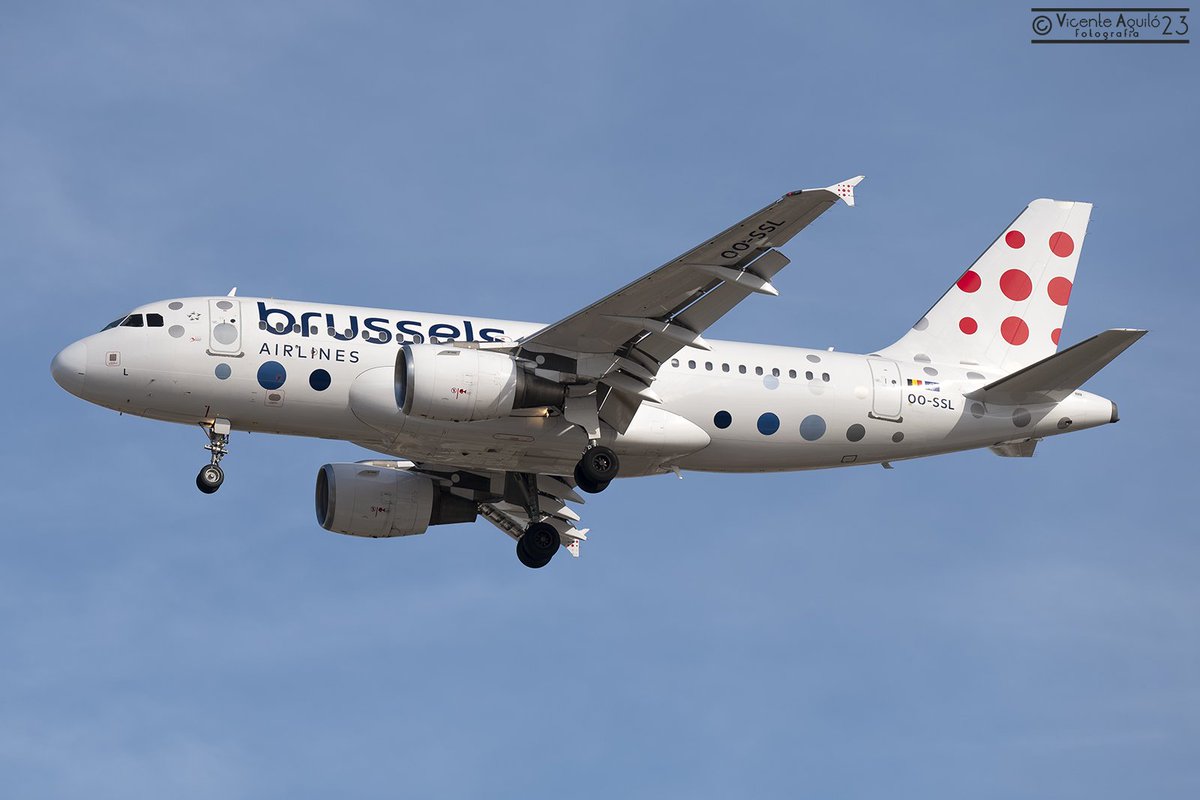 VteAguilo's tweet image. Ya es una tradición personal: el primero del año. ¡Feliz 2023!
@VLCspotters @aeroVLC @FlyingBrussels @AIREorg 
#LEVC #EBBR #OOSSL