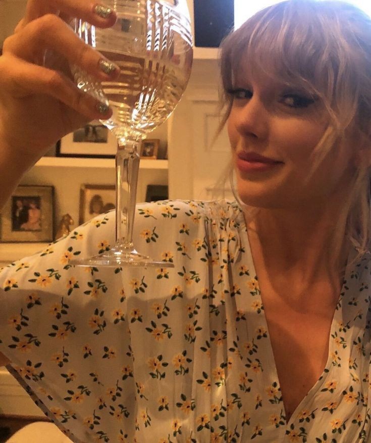 softberlermo's tweet photo. algunos edits de jisbon x taylor para alegrarle un poco el día a la cumpleañera (@berlermotrolos) ; a thread https://t.co/d2Lhx6G2qa
