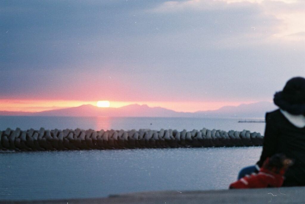 stocktm_'s tweet photo. new year, new verse.

great habits, bad mouth.

.
.
.

#pentaxsp #filmphotography 
#フィルム #業務用100 

 https://t.co/LzxpIhIO0b https://t.co/oCaLu1fV6b