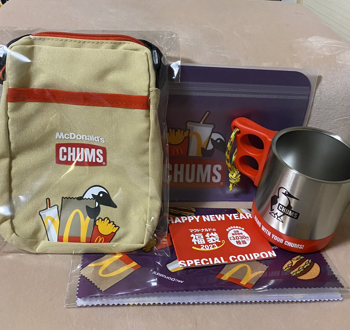 piyon_hgdn's tweet photo. マックの福袋もらって
キターヾ(°∀° )/ー🍔 🍟
3000円で3030円分の商品券とCHUMSとコラボのグッズが4つ付いてた
( *¯ ꒳¯*)ゞ
中身がわかってても福袋ってなんか
(っ ॑꒳ ॑c)ワクワクするよね⤴︎︎︎
#マクドナルド福袋2023
#SHUMS https://t.co/mOY6pnhVI4