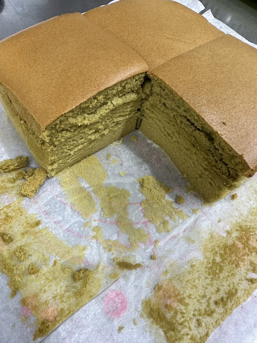 BakeryTierra's tweet photo. あけましておめでとうございます🌾✨

今年もティエラベーカリーの米粉パンや米粉のお菓子をお伝えする為に頑張りますので、どうぞよろしくお願い致します🙇‍♂️🌾🍞

こちらは新作の台湾カステラです🤭
何味でしょうか？✨とっても美味しかったので皆様に早くお届けしたいです!!
新商品開発も頑張ります！ https://t.co/skhwi5whgk