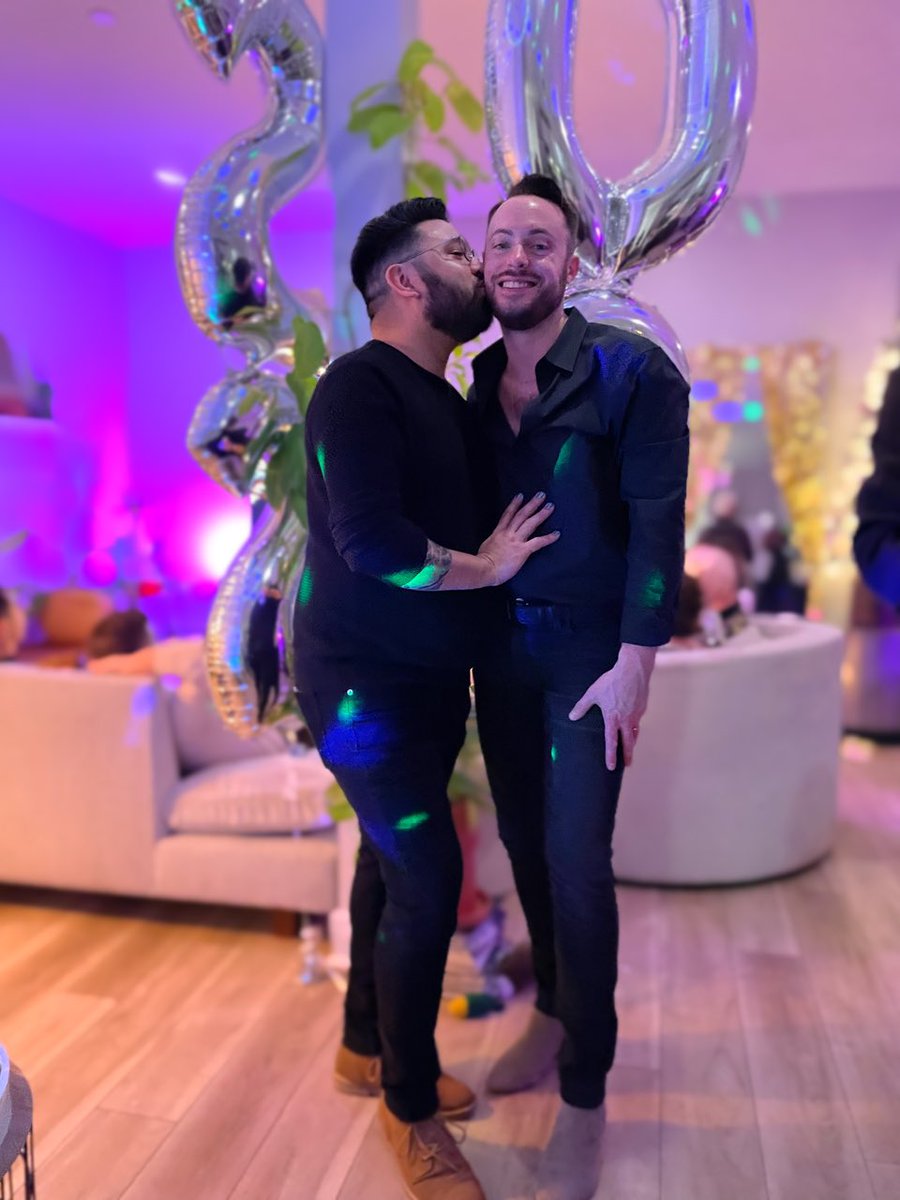 itseriklarson's tweet photo. Happy New Year 🎉 https://t.co/JincpNbM1E