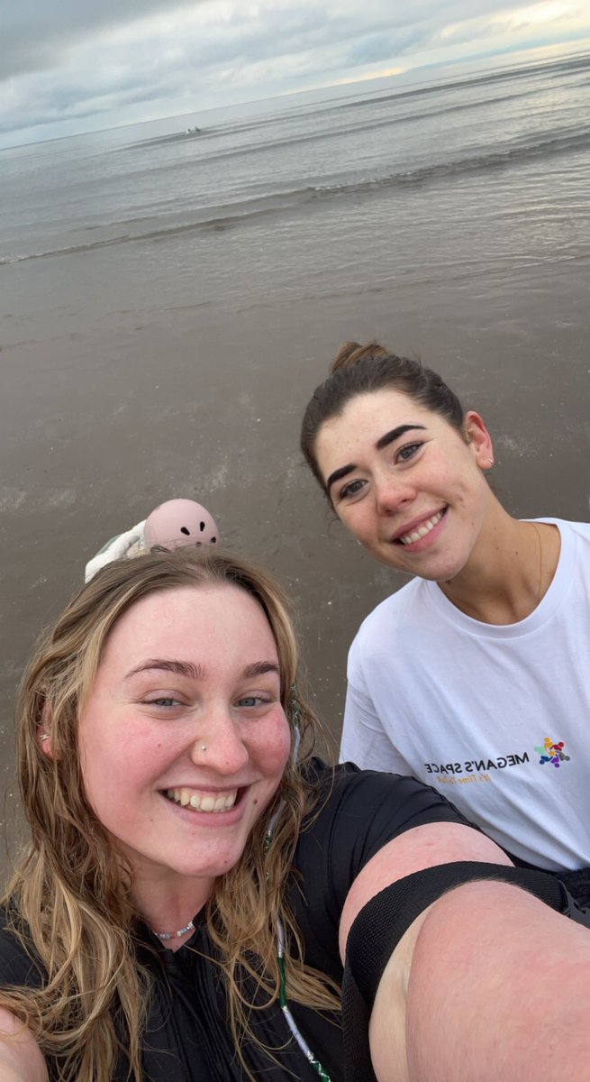 NGills's tweet photo. What a way to start 2023! First ever cold water dip with The Grey Dippers and the wonderful Megan’s Space. If you can donate to this amazing charity, definitely do! Thankyou @NACRebeccaBlack for encouraging me to do it💚 https://t.co/522iRkSVkE