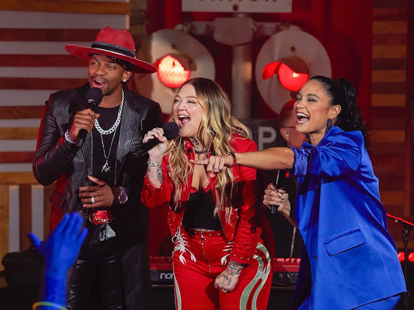 HAPPY NEW YEAR! What a night in <a href="/visitmusiccity/">Nashville Tennessee</a>. 💙 Hope y’all enjoyed New Years Eve LIVE: Nashville’s Big Bash— <a href="/JimmieAllen/">Jimmie Allen</a> <a href="/ElleKingMusic/">Elle King</a> and I clearly did! 😁🥳 #CBSNashvilleNYE #nashville #countrymusic