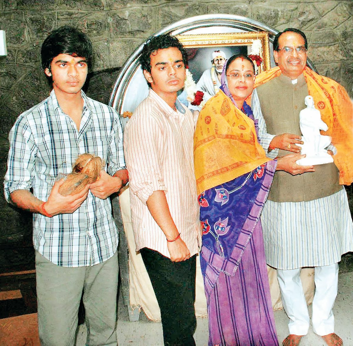 एनएचएम संविदा कर्मचारियों के लिए साल तो बदल गया काश कोई उनके हालात बदल पाता। अभी तक तो आपने भी कुछ नहीं किया है लेकिन उम्मीद भी आपसे हैं नए साल में हमें नियमितीकरण का तोहफ़ा दे दीजिए।
नववर्ष की हार्दिक शुभकामनाएं 🙏🙏
<a href="/ChouhanShivraj/">Shivraj Singh Chouhan</a>
<a href="/OfficeofSSC/">Office of Shivraj</a>
#Happy_new_year_with_nhm_employee