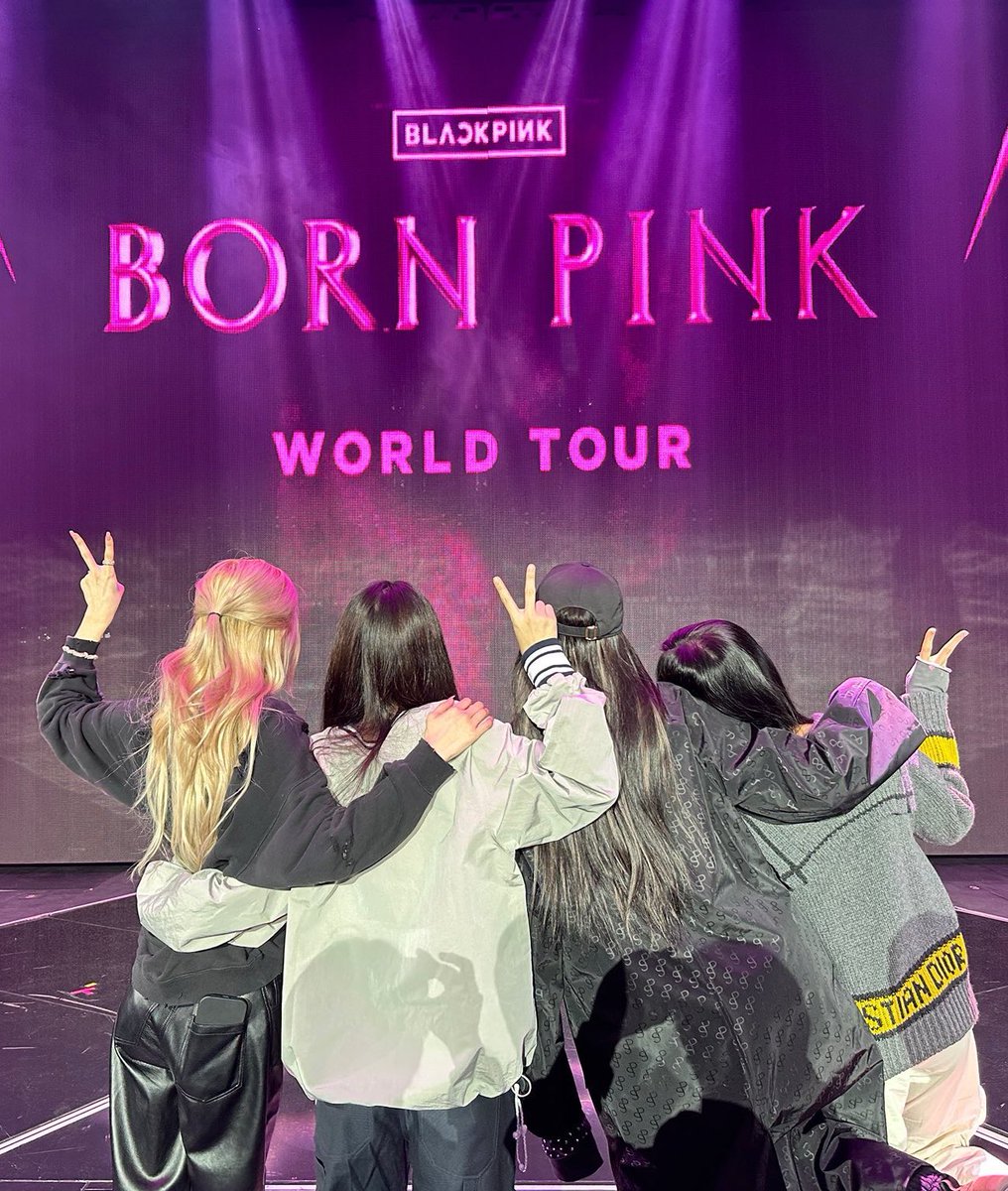 lalalalisawifey's tweet photo. Comenzamos el 2023. Sabiendo que @BLACKPINK tendrá conciertos en los estadios de Asia! Tendremos el solo de JISOO. El debut de Jennie en the idol. Presentaciones en festivales, comeback grupal y más sorpresas. https://t.co/hA5ltg41lb