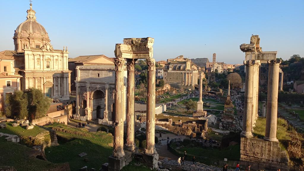 Affacci..💙

#cartolineitaliane 
#museicapitolini 
#Roma