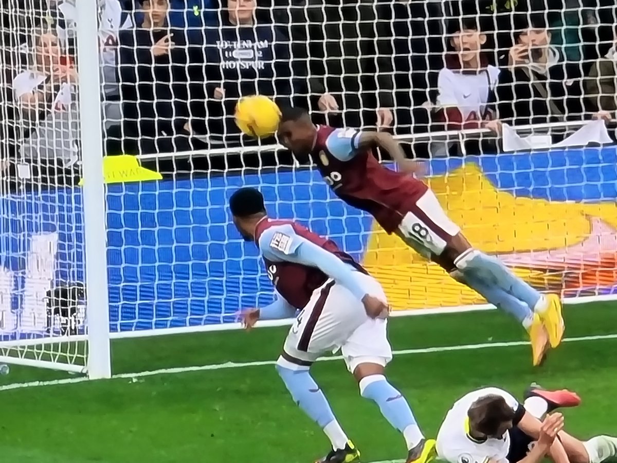 Rumpleclart's tweet photo. Ashley Young said 'not on my watch' ...
#totavl https://t.co/HokQyICwtH