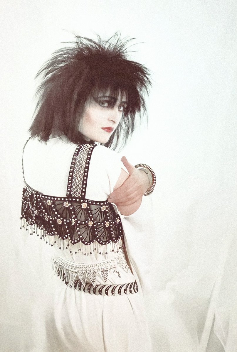 BansheesDaily's tweet photo. Happy New Year! 🤍

Siouxsie Sioux (1984) https://t.co/f2lPGDu4AA