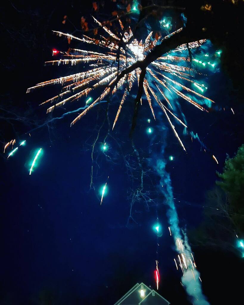MarkMcKnight's tweet photo. Happy New Year, y’all! https://t.co/bjtVvUq0vd https://t.co/y4Y6LXpMiy