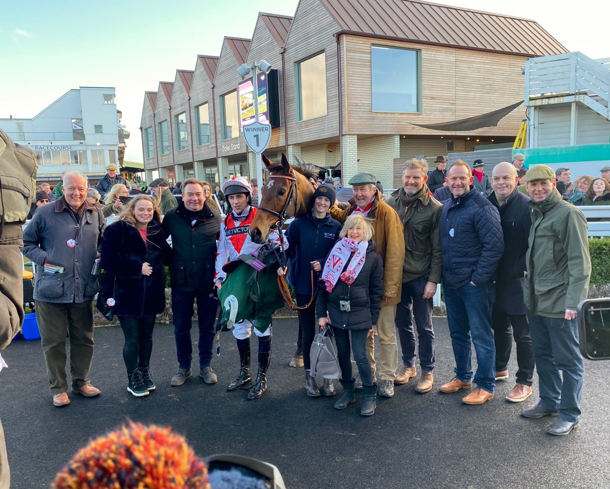 jamiesnowden's tweet photo. #2023 has started brilliantly for the team as #GitMaker brings up the #double @CatterickRaces under @GavinSheehan92 for @saalracing Well done all. 30 #winners for the season @BetVictor #DoubleUp https://t.co/OCbepYvG0C