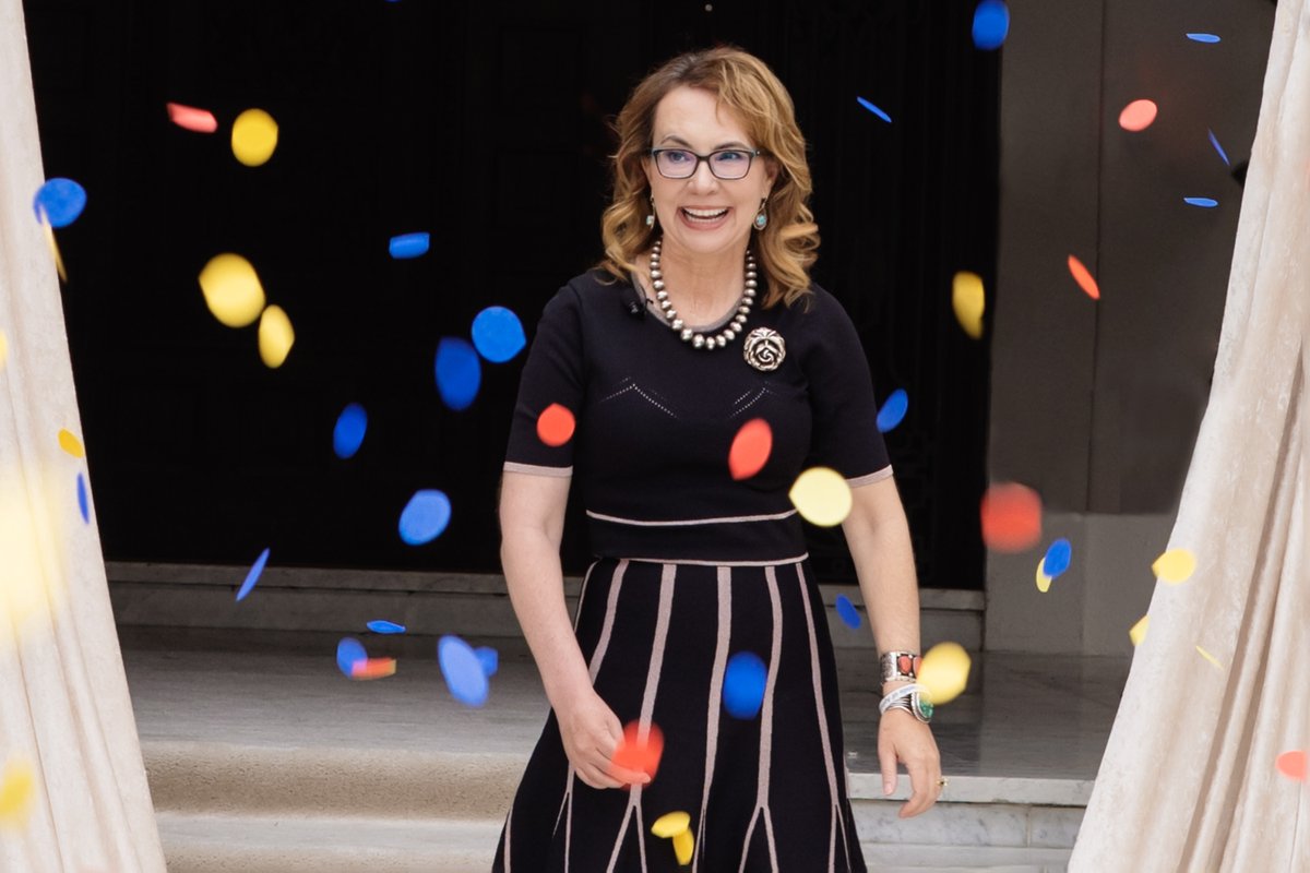 GabbyGiffords's tweet photo. I'm so excited to be Grand Marshal of the 2023 @RoseParade tomorrow!

I’ll be in the parade in the morning alongside marching bands, floats, and horses. Then there's the bowl game later that day where I'll toss the coin.

I'm already looking forward to the new year! https://t.co/PJkbylDC9d