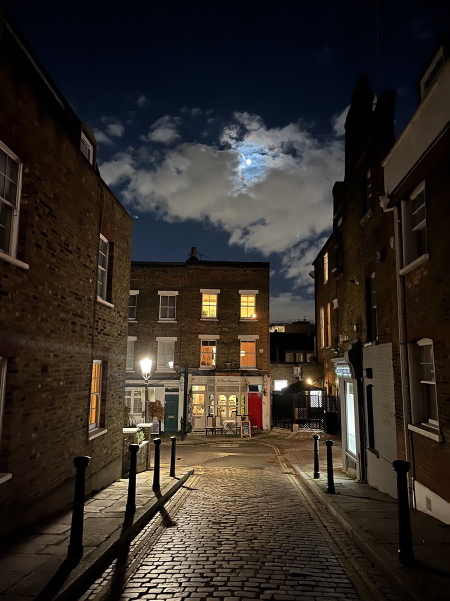 charltonbrown_'s tweet photo. Happy New Year everyone! 🥂

This stunning night-time shot of #FlaskWalk captures much of what we love about our practice home in #Hampstead &amp; we're looking forward to being back, ready to embrace the year ahead. 

Our office reopens on 4 January 2023 - we'll see you then! https://t.co/Yjg08Y2sRQ