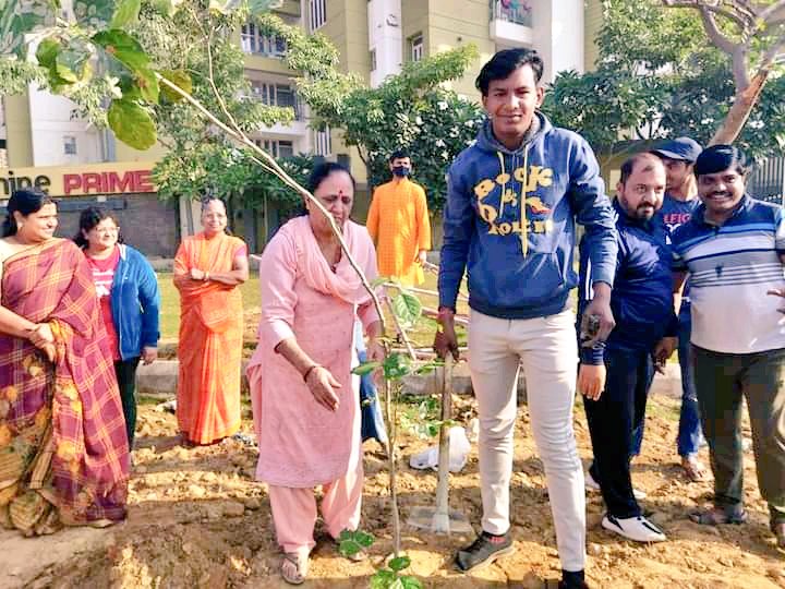 पोधरोपण करते समय इनके सरंक्षण की जिम्मेवारी जरुर तय करना चहिए,नहीं तो पौधारोपण हर वर्ष होता है और पौधे लगाते समय फोटो भी लेते हैं लेकिन अगले साल फिर से उसी जगह पर नया बजट, नया पौधा और नयी फोटो।

धन्यवाद🙏🌳
#Gautamluhar #Environment  #Newyear