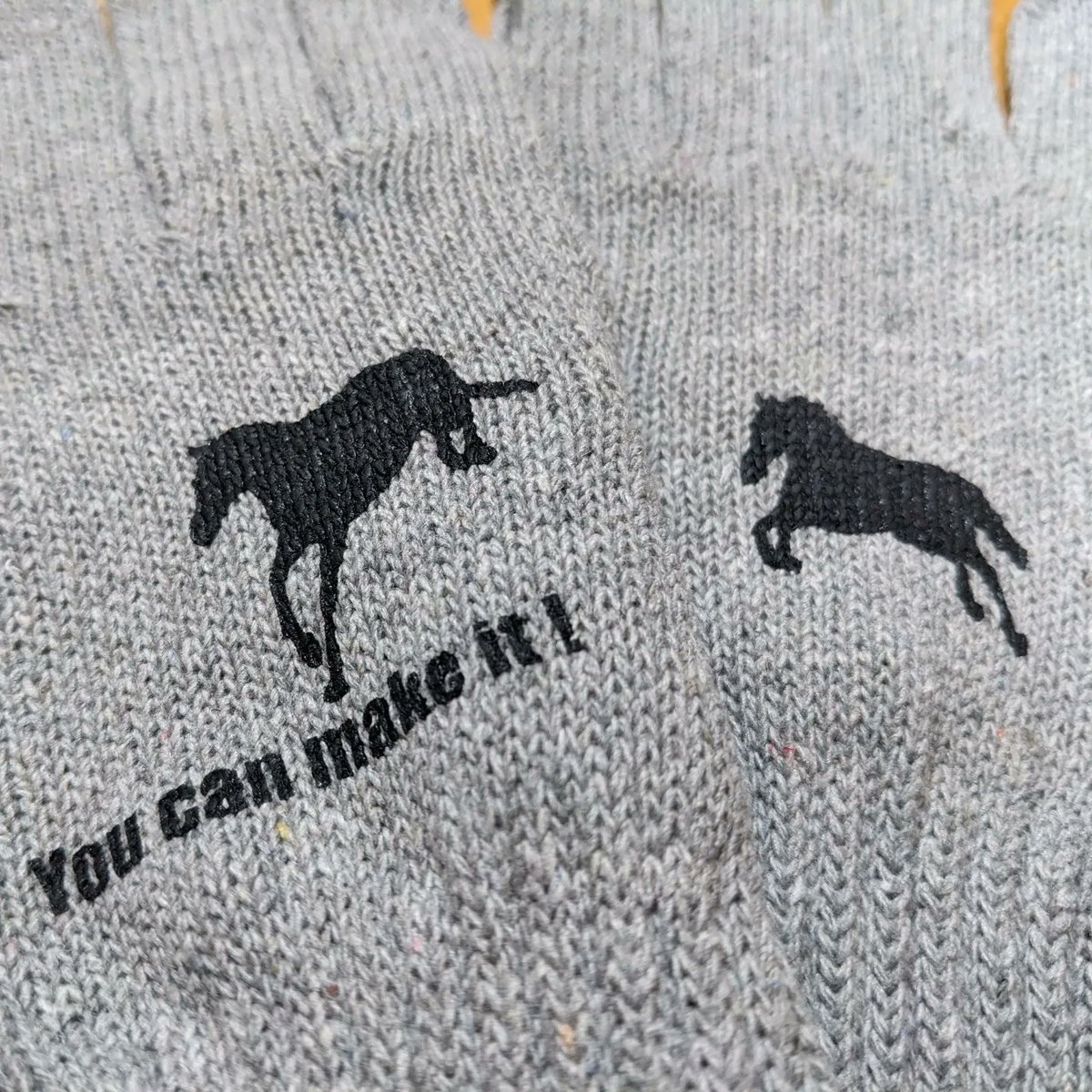 yosuke_no_mise's tweet image. 2023年もうまくいく！
馬手袋🧤
右手から左手へ障害を飛び越えてます😊

#youcanmakeit
yosukesshop.thebase.in/items/70333460