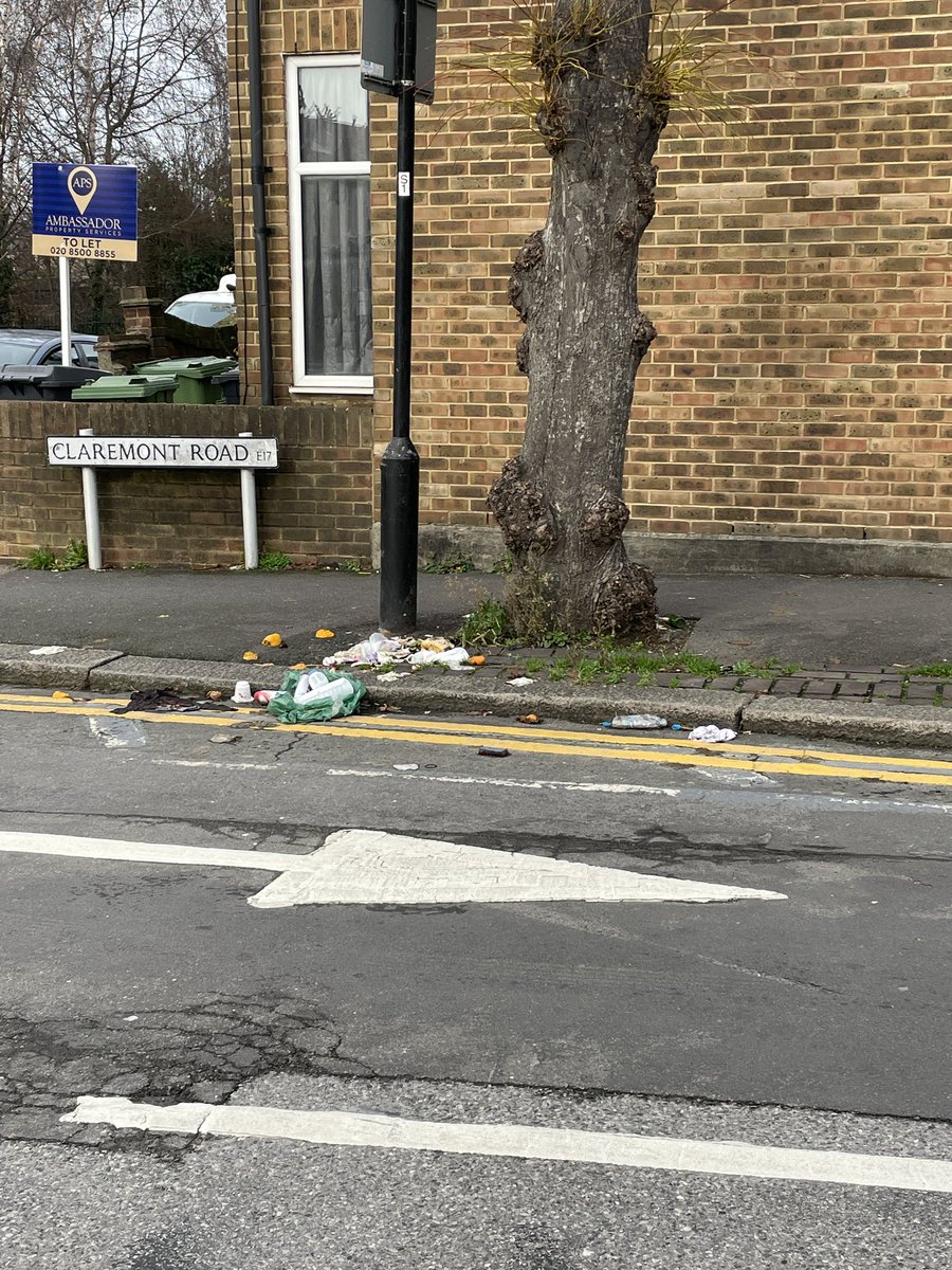 Tavoussi's tweet photo. @wfcouncil I regularly need to report street cleaning on my road. Other than fly tipping, the cause seems to be the recycling/rubbish team leaving this mess behind. Seems very counterproductive? Walthamstow is becoming visually disgusting due to the rubbish :( cc @stellacreasy https://t.co/qzSNiJJ0FP