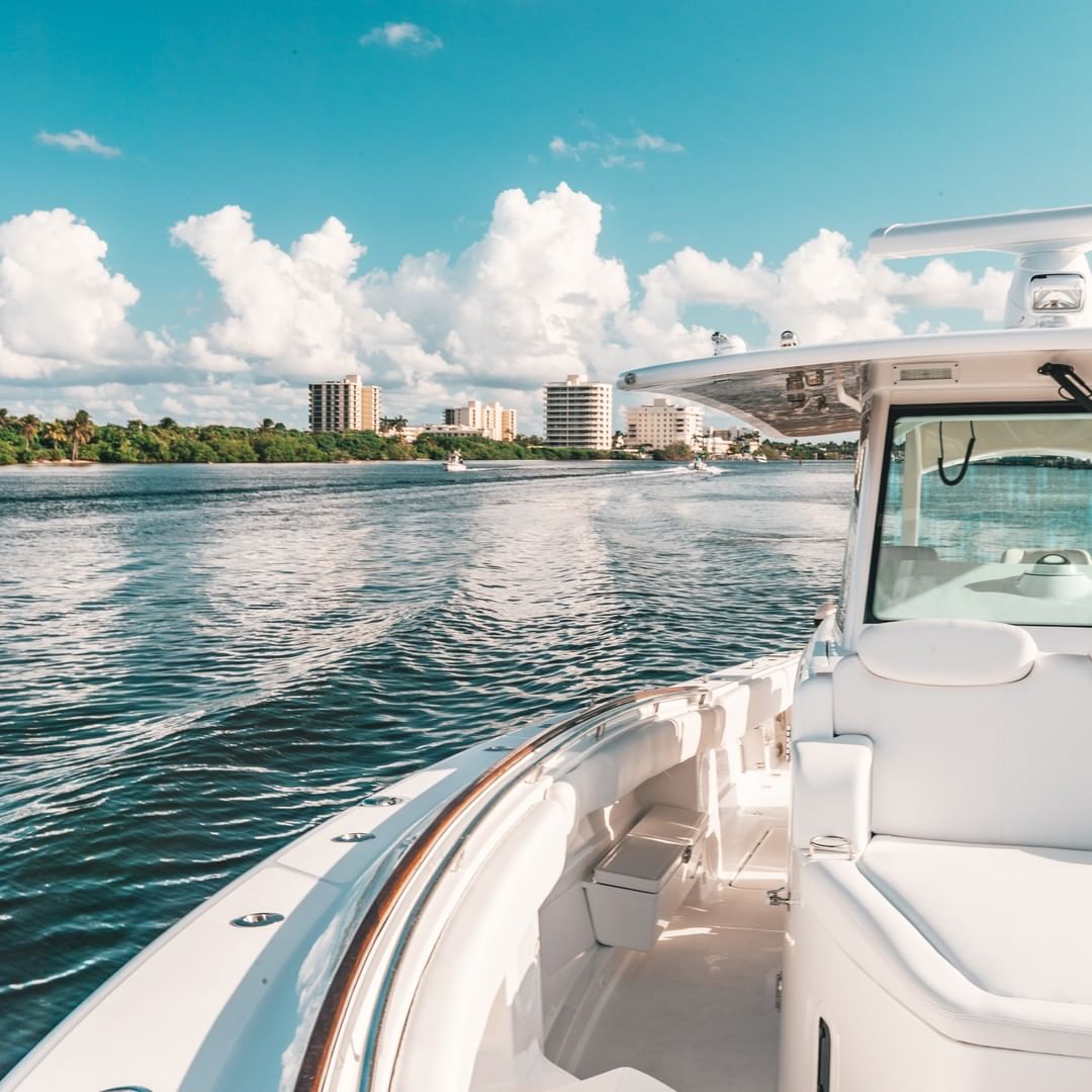 suncoastboatshw's tweet photo. New Year, New Goals ⚓
.
📸 @HCBYachts1 #hcbyachts #boatshows #tampa #sarasota #florida #yachtliving #performanceyachts #speed #comfort #style #nextlevel https://t.co/WE4IIgSs3z