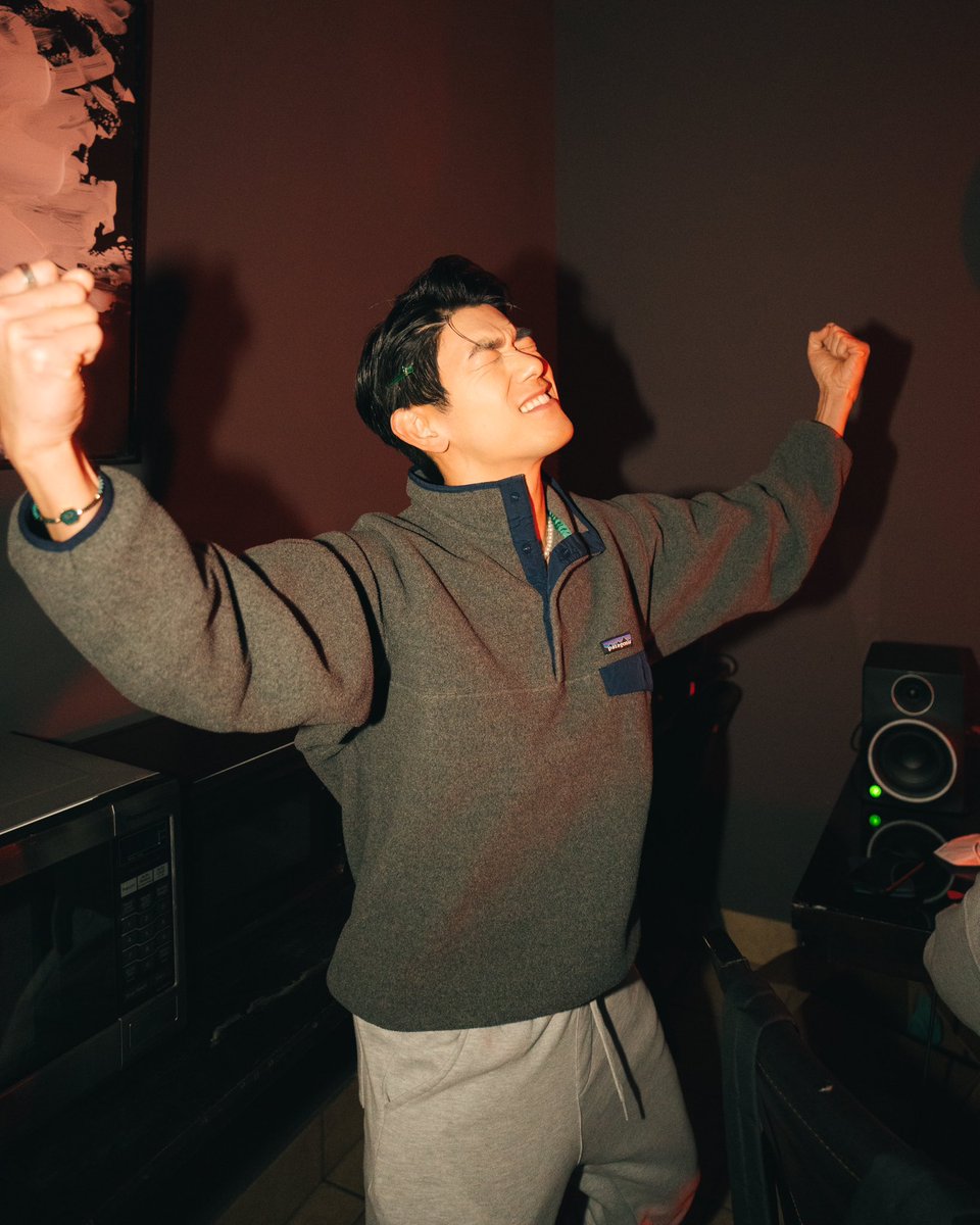 ericnamofficial's tweet photo. Sending my best energy to you. Happy New Year! WE GOT THIS. https://t.co/ZnxPD6MOyX