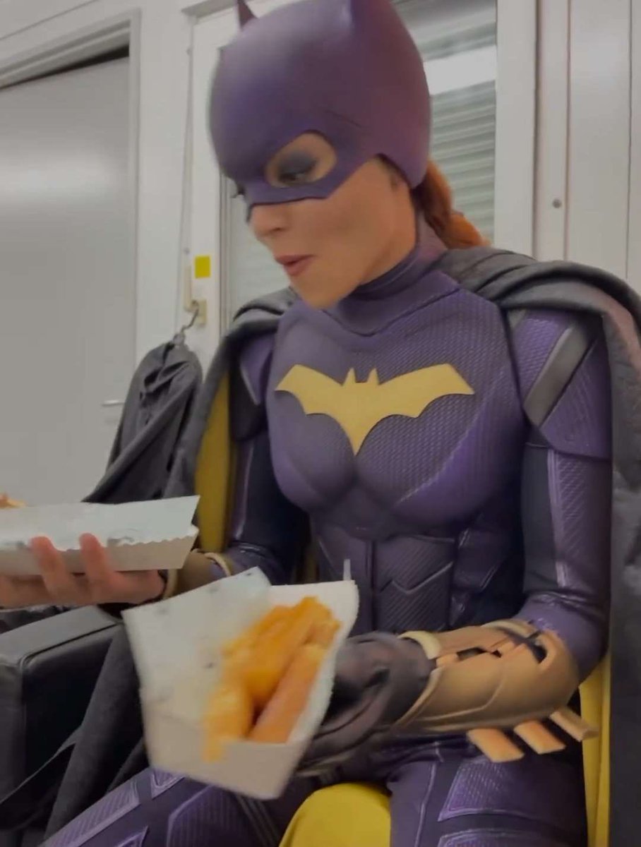 DiscussingFilm's tweet photo. Leslie Grace has shared what Batgirl’s final costume would have looked like. https://t.co/OJBZX1b2LO