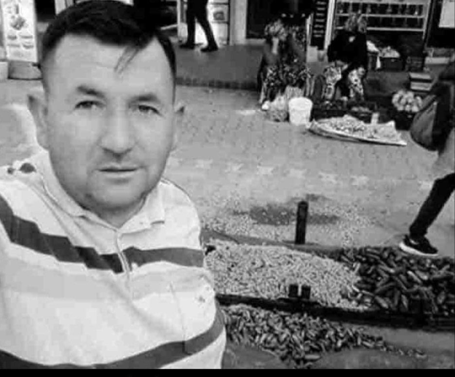 nahoshaber's tweet photo. 38 yaşındaki Ahmet Emir Balıkesir Havran’da, banyoda tüp ocağından sızan gazdan zehirlenerek yaşamını yitirdi. #Balıkesir #Havran #Zehirlenme #Ölüm #NaHoşHaber https://t.co/nRy8BcxhSF