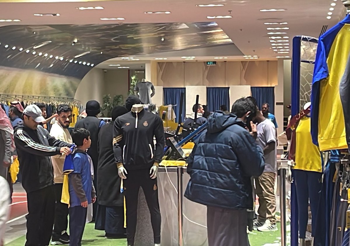 abrahim555's tweet photo. وصول دفعة جديدة من #طقم_النصر يحمل رقم الاسطورة #كرستيانو_رونالدو 7️⃣
@AlNassrFcStore #النصر #رونالدو_نصراوي https://t.co/8a57bZVBy0