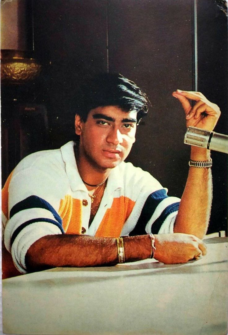 AjayDevgnMania's tweet photo. मैंने प्यार तुम्ही से किया है
मैंने दिल भी तुम्ही को दिया है
मैंने प्यार तुम्ही से किया है
मैंने दिल भी तुम्ही को दिया है
अब चाहे जो हो जाए
मैं दुनिया से अब न दारू
तुझी से मैं प्यार करू
मैं दुनिया से अब न दारू
तुझी से मैं प्यार करू

#PhoolAurKaante #ajaydevgan https://t.co/w79Ihki6K8