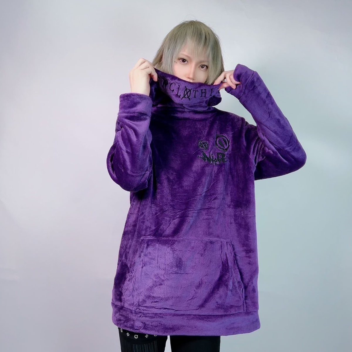 NieR_tokyo's tweet photo. 🎁本日〆切プレゼント企画🎁

こちらの当店オリジナル商品を

🎁3名様にプレゼント🎁

ユニセックスアイテムです🐰

◼応募方法
フォロー(@NieR_tokyo) &amp; RT
◼締切〆  本日24時

※鍵垢の方も対象内です。

是非ご参加ください🙇‍♂️🙇‍♀️ https://t.co/UKvRZIbvl5
