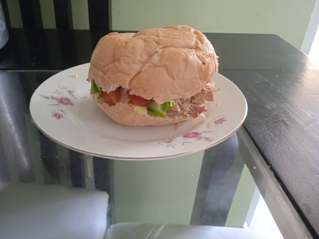 <a href="/DeZurdaTeam_/">DeZurdaTeam 📳</a> Cubano que se respete el 1 de Enero se despierta y prepara un pan con lo que quedó de la cena del 31...o no??
Feliz Aniversario 64!!!
#JuntarYVencer 
#DeZurdaTeam