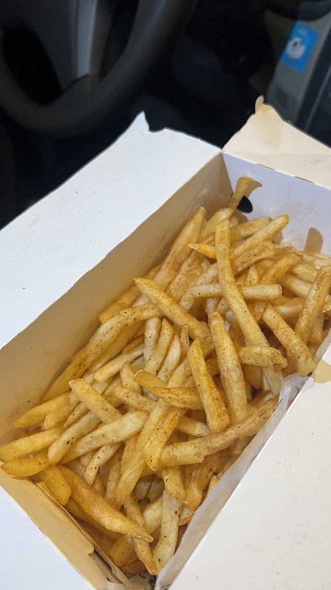 dh_x5x's tweet photo. ضروررري تجربوها بهارات مع بطاطس لذيذه لذيذه حبة ورا حبة ماقدر اوقف 🍟🍟🍟 https://t.co/L3r2Dmr7WD