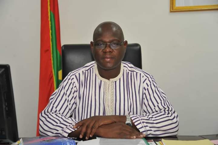 En cette année 2023, je présente à toutes et à tous, mes sincères vœux. Que toutes les dures épreuves que traverse notre pays le Burkina Faso, soient derrière nous en cette année 2023.
Bonne et heureuse année 2023 !!!
Que la paix revienne au Burkina Faso !!!