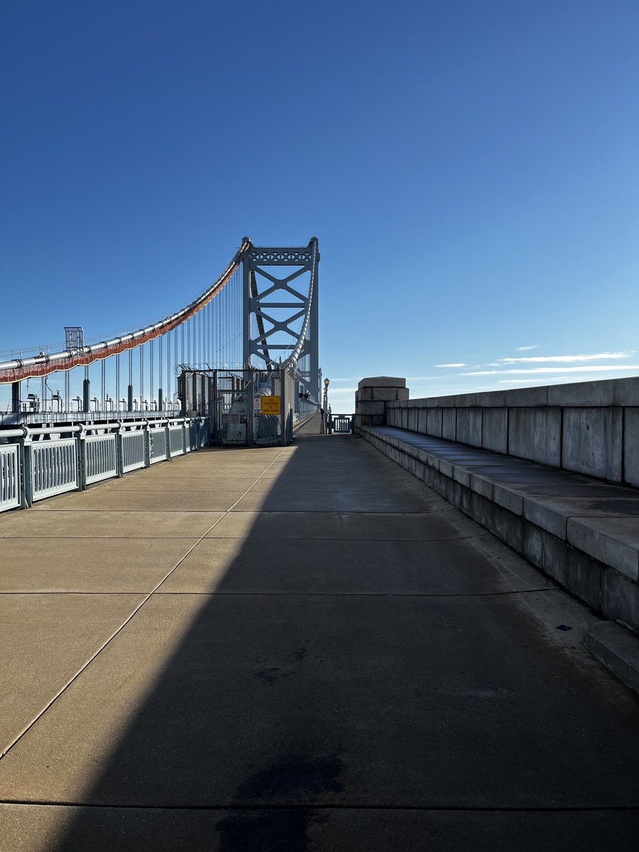 Sam4lina's tweet photo. #SeenOnMyRun #DelawareRiver #Running #6Miler #1stRun2023 #HappyNewYear https://t.co/VLd5OhZjx8