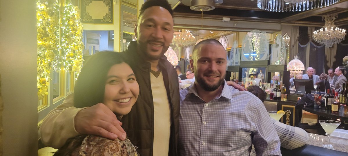 Fatcubed's tweet photo. What better way to ring in the new year than getting to meet @CharlieBatch16. 

Happy new years, here is to a great 2023. https://t.co/HK93ywJC4e