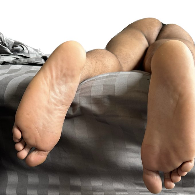 My favorite view 📸 🦶🏽 🍑 #HappyNewYear2023 https://t.co/KU3NgZUseX<a href="/tag/happynewyear2023"class="tags">#HappyNewYear2023</a>