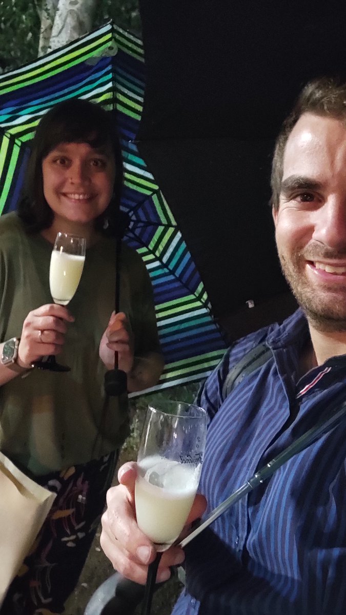 _Antoniaa's tweet photo. Nuestra noche, muy diver y diferente 🥰✨🥂
#brindis #lluvia #NewYear #AnoNuevo #starting2023 #chinchin #lemonchamp #paraguas #umbrella #Happiness #mypartnerincrime #CarlosPaz #costanera #rainynight #travel #hilodelamor #loveyou #thanks #linduras https://t.co/l6IElcE0j9