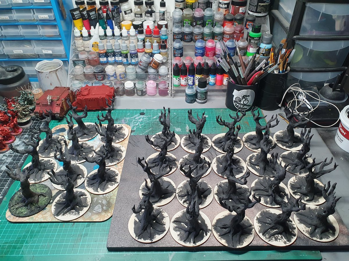 Terrain orders on.....trees on the go.....
Will it be another busy year?? 

#terrain #making #warhammer #fantasy #scenery