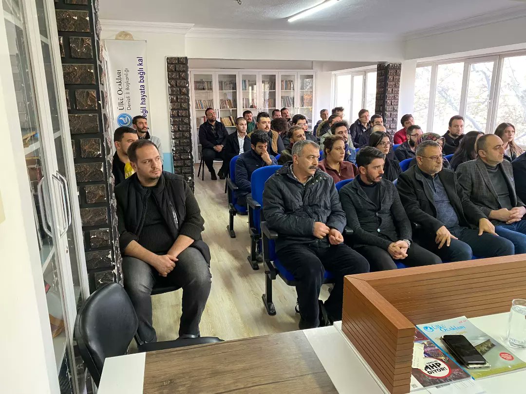 "2023 Lider Ülke Türkiye Vizyonu ve Ülkücü Türk Gençliği" ve "Bayrak Şairi Arif Nihat Asya ve Şiirlerindeki Milli Motifler" konulu seminerimizi TÜRKAV Denizli  İl Başkanımız Dr. Öğr. Üyesi Abdullah Beram hocamızın ve ortaöğretim birimimizden Kadir Emre Demirbaş'ın anlatımlarıyla